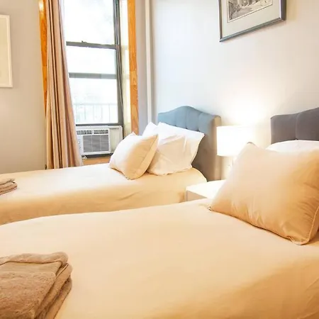 2 Bedroom Apt With 3 Beds - Friends & Family